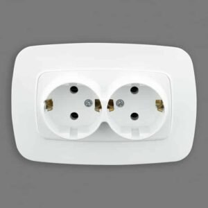 112-007-0008 Розетка подвійна з заземл. біла ELA/10/200