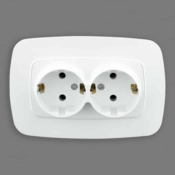 112-007-0008 Розетка подвійна з заземл. біла ELA/10/200