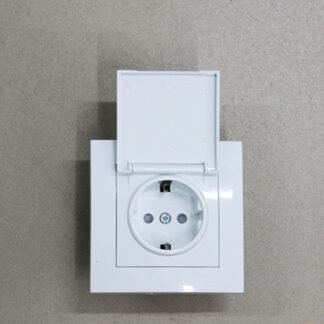 RH Розетка внутр. 1-а з/з з шторкою та кришкою біла VELENA HN-011211 (10шт)