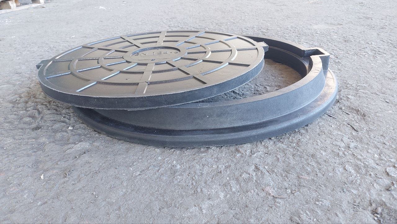 Люк садовий Павутинка (чорний)